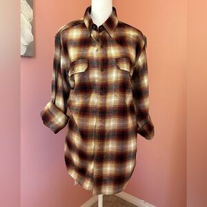lumberjack chic Fall oversized buffalo plaid button down shirt 90s grunge M/L
